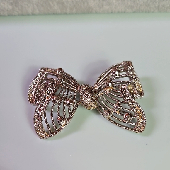 Elegant Silver Tone Bow Brooch - Picture 4 of 14